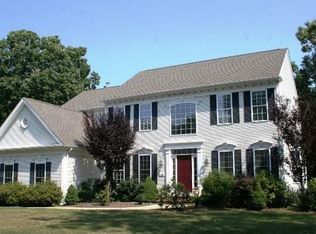 190 Fieldstone Ln, Saunderstown, RI 02874