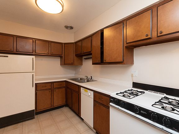 2nd image of 660 W Wrightwood Ave APT 506