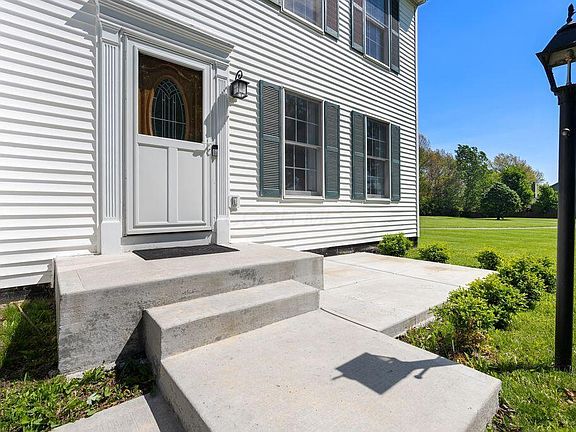 4th image of 304 Jaguar Spur Ave