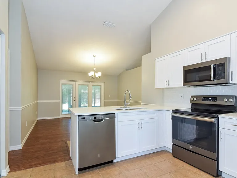 431 Benson St — Photo 7