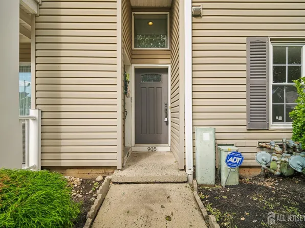 905 Montague Ave, Iselin, NJ 08830