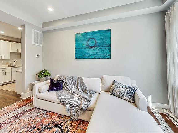 4th image of 3858 N Whipple St #1F