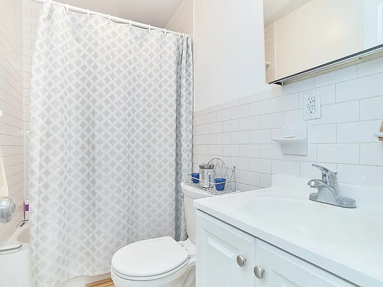 270 E 78th St #15 — Photo 8