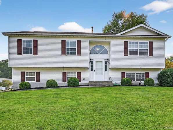 1 Windsor Square Drive, New Windsor, NY 12553