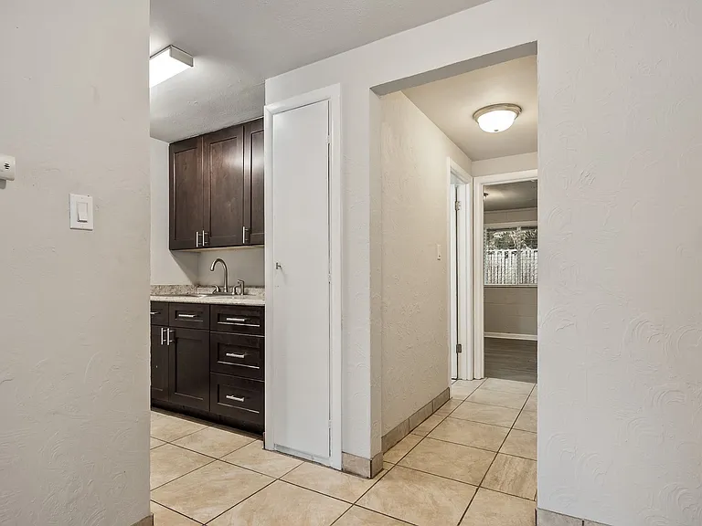 Ash Creek Apartments — Photo 4