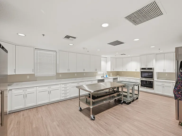 5107 Aurora Dr — Photo 8
