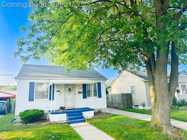 13044 Cunningham St, Southgate, MI 48195