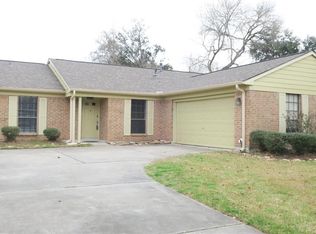 15743 Pipers View Dr, Webster, TX 77598