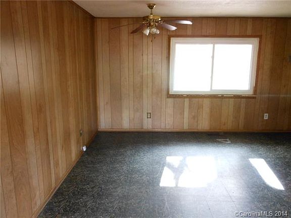 4th image of 2852 Crawford Ave