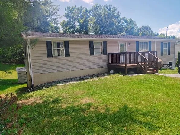 655 School Ln NE, Christiansburg, VA 24073