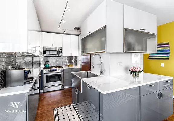 3rd image of 422 E 72nd St APT 6E