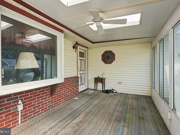 4th image of 713 W Lincoln Ave