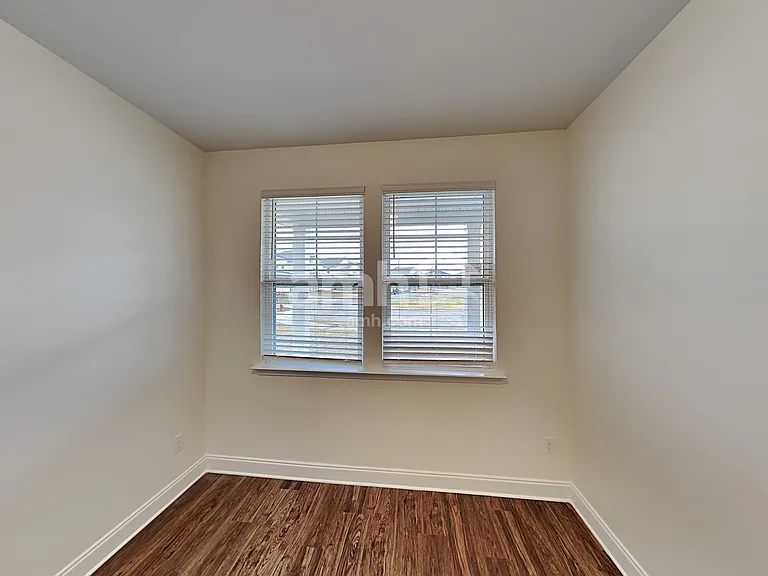 1357 Lomond Dr — Photo 16