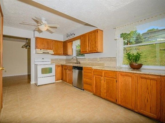 3rd image of 223 Martha Ln