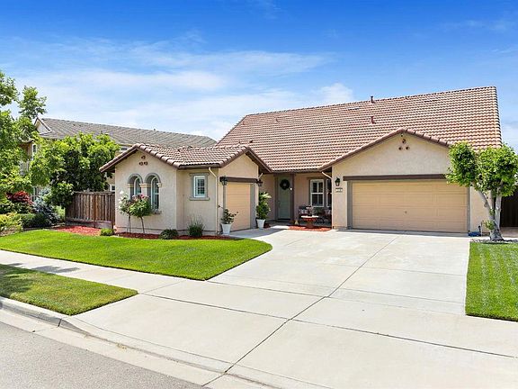 2nd image of 2220 Mustang Dr