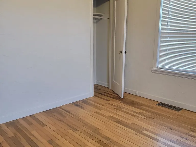 1513 Evergreen St — Photo 12