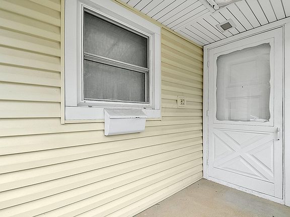 3rd image of 4426 Sherwood Dr