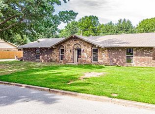 1010 S 20th St, Rogers, AR 72758