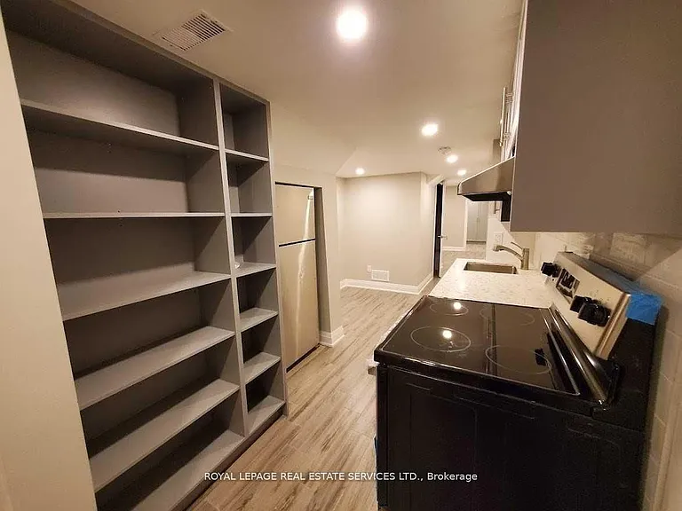 39 Vezna Cres #BASEMENT — Photo 4