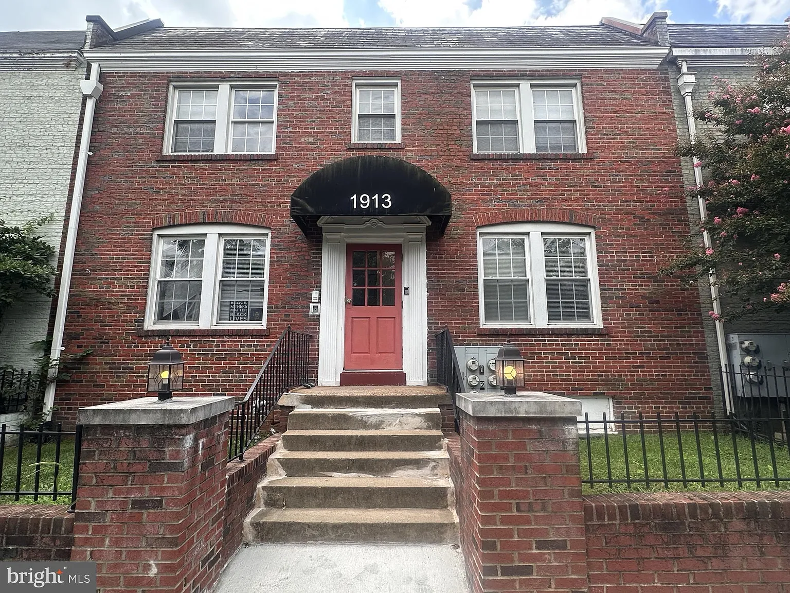 2 bed, 1.0 bath, 850 sqft, $2,400 — Photo 2