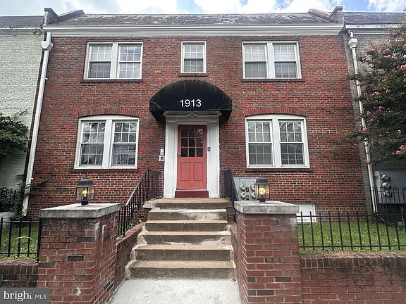 2nd image of 1913 Rosedale St NE APT 1