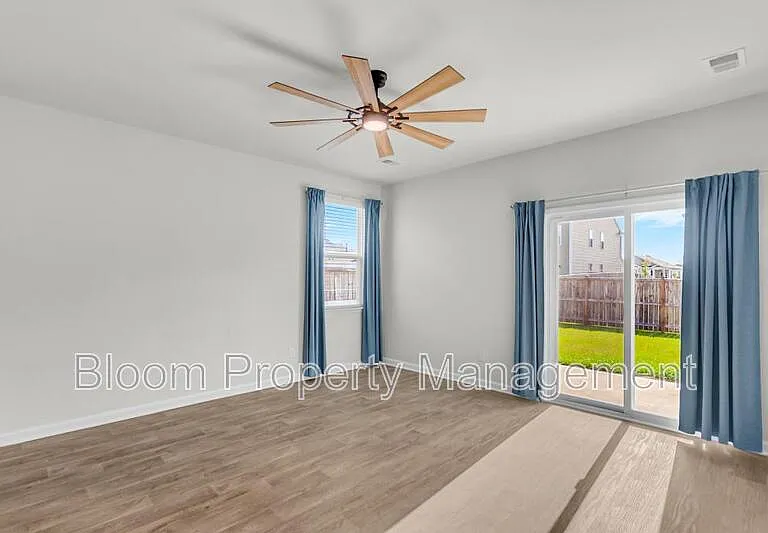 828 Lilyford Ln — Photo 18