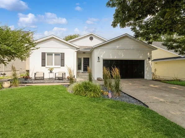 900 S 26th St, West Des Moines, IA 50265