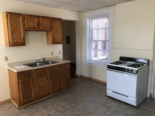 Gas stove included