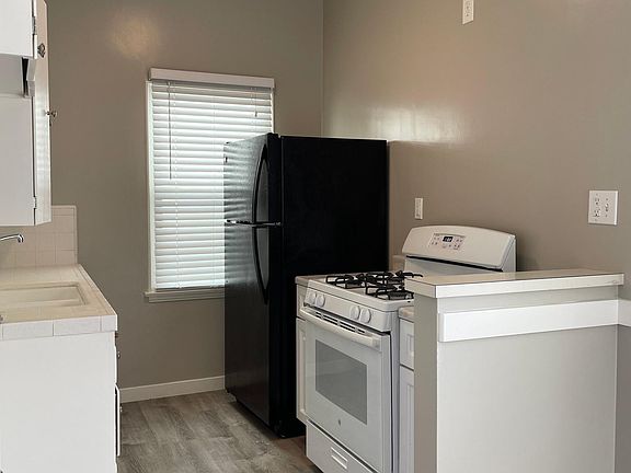 3rd image of 215 W Lomita Ave APT 5