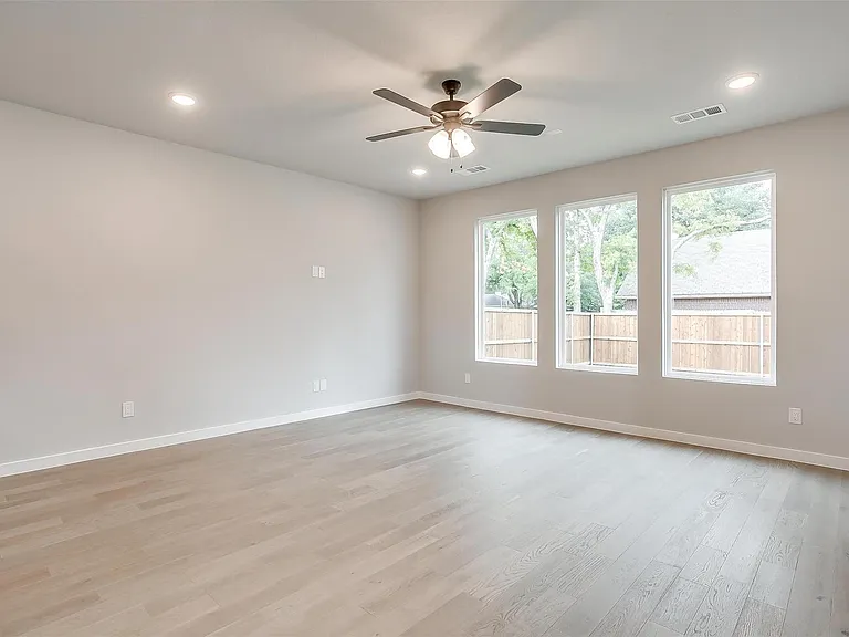 4532 Hogans Alley Dr — Photo 12