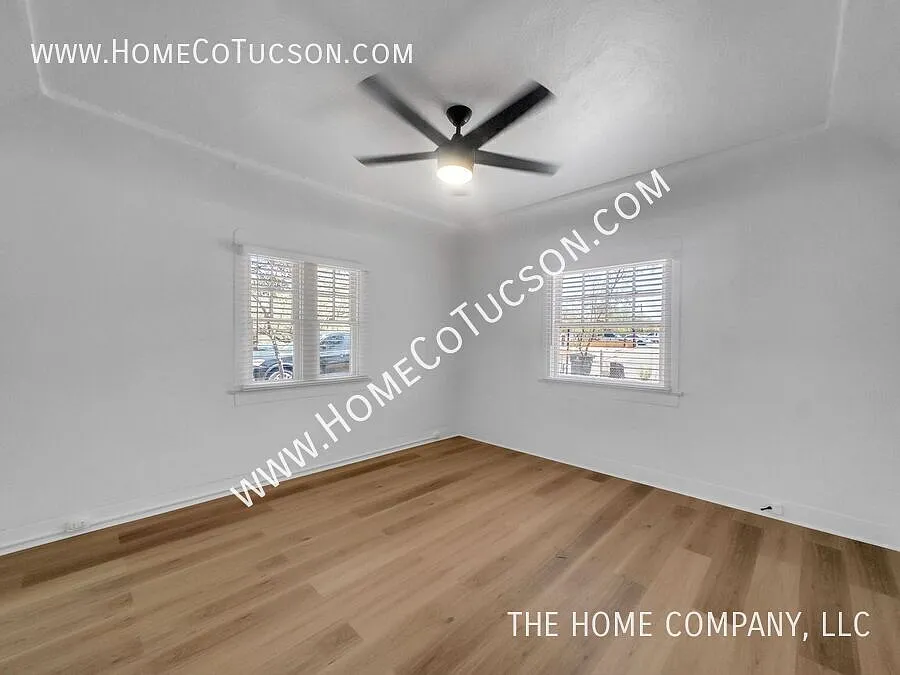2425 N. Goyette Avenue Charming Historic Home with Bonus Room & Fenced Yard — Photo 4