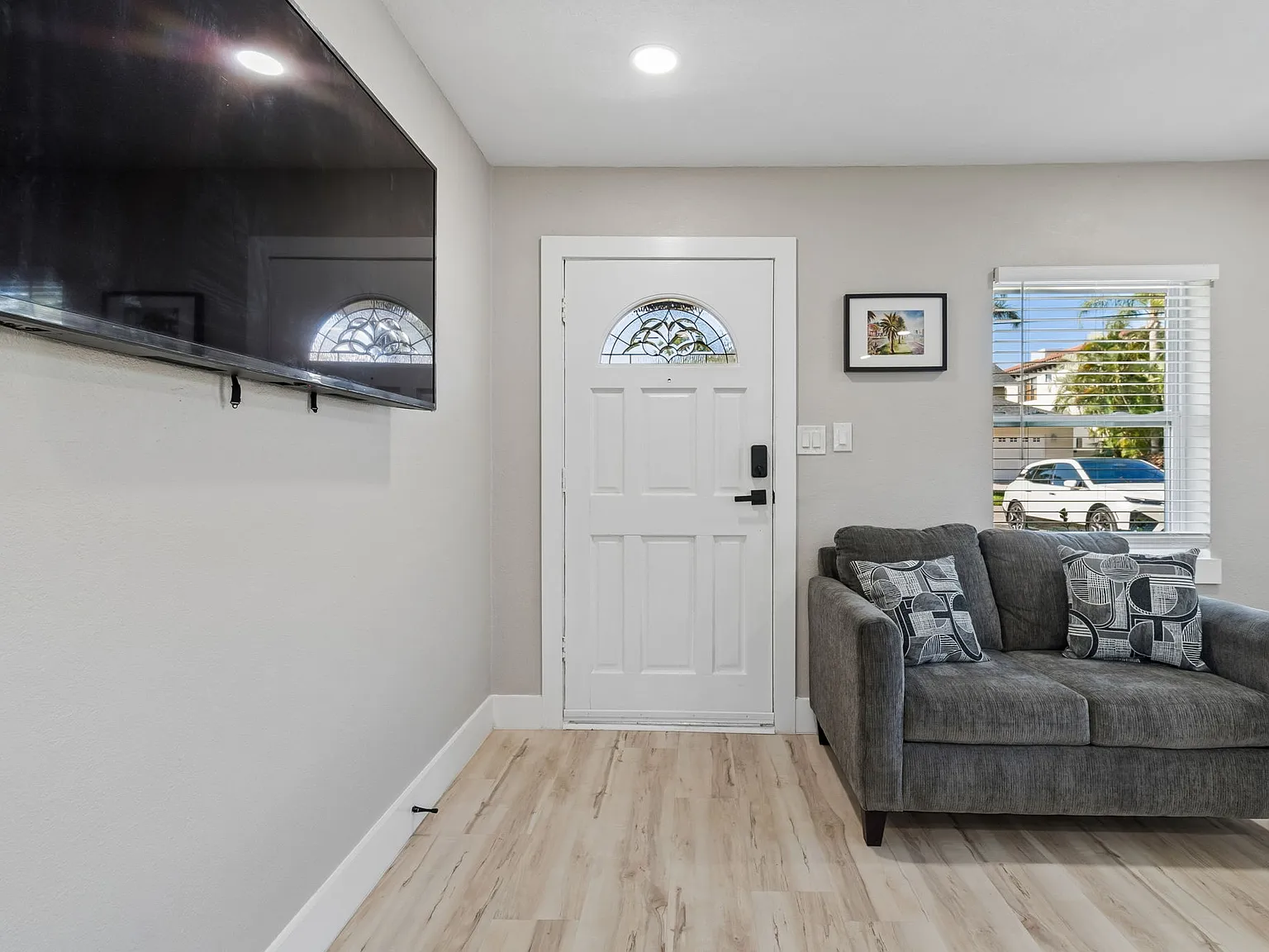4 bed, 1339 sqft, $3,995 — Photo 3