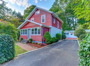 15 Woodhill Ct, Huntington Station, NY 11746