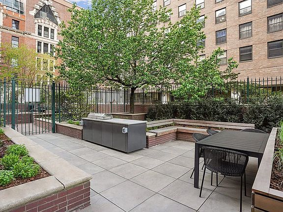 5th image of 200 W 60th St APT 6D