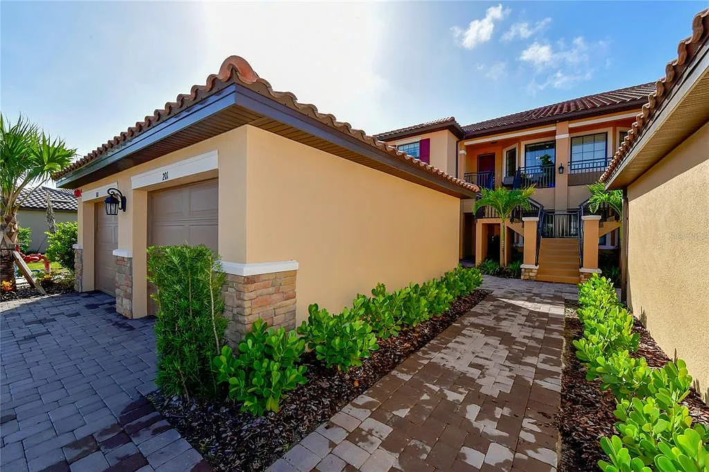 2 bed, 2.0 bath, 1528 sqft, $2,775 — Photo 3