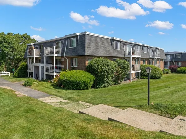 145 Essex Ave APT 309, Gloucester, MA 01930