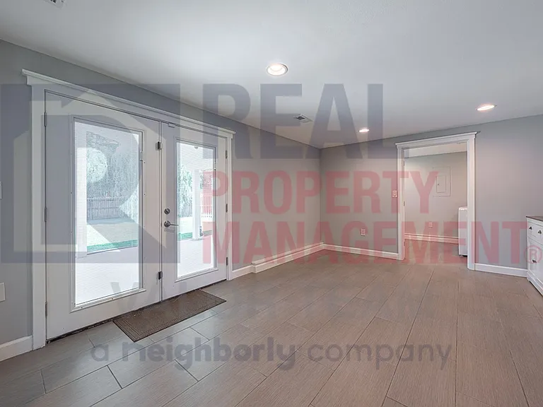 1725 Crock Dr — Photo 5