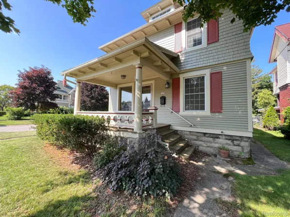 1821 Military St, Port Huron, MI 48060