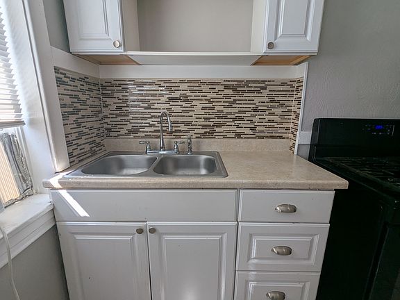 4th image of 3550 Magnolia Ave #2F