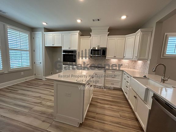3rd image of 411 Silverbell Ct