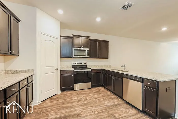 3034 Citron Gdn — Photo 5