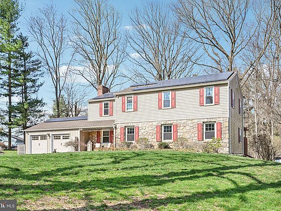 3rd image of 82 Sylvan Dr