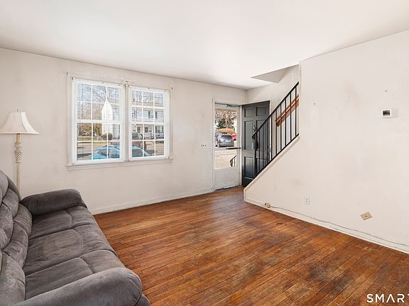 5th image of 221 Sylvan Knoll Road