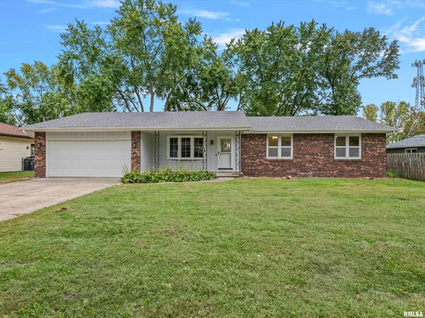 610 Evergreen Dr, Chatham, IL 62629