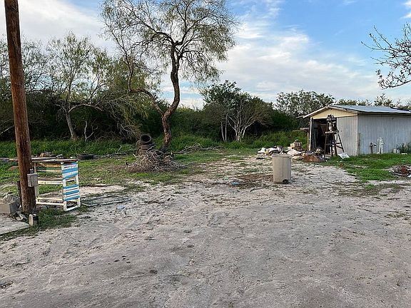 3rd image of 102 Apache Dr