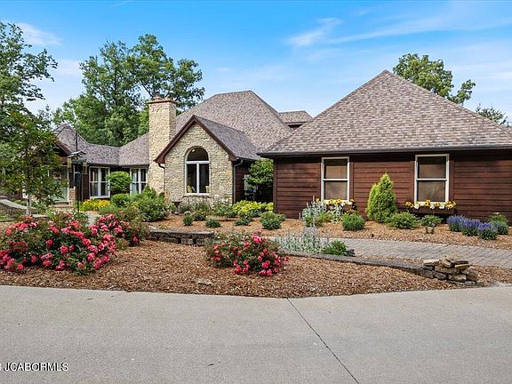2nd image of 1500 Fox Moor Ct