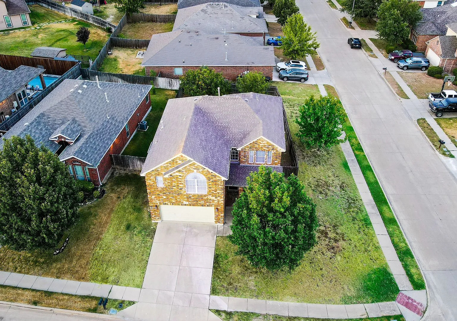 Beautiful Home on a Spacious corner lot — Photo 2