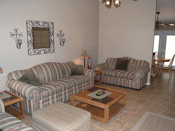 SPACIOUS FAMILY ROOM