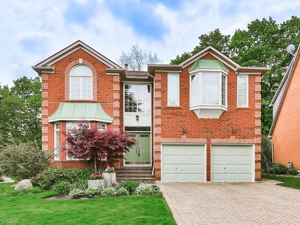 3952 Rolling Valley Dr, Mississauga, ON L5L 5V9