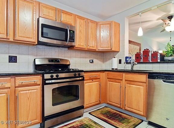 3rd image of 925 N Sterling Ave Unit 204